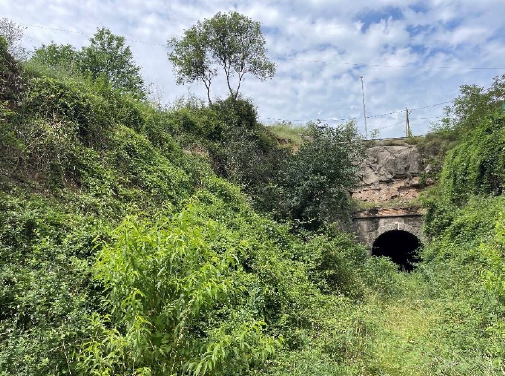 Estat previ Linia Ferrocarril en desús i afectada per altres activitats.