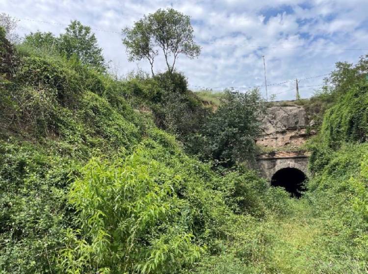 Estat previ Linia Ferrocarril en desús i afectada per altres activitats.